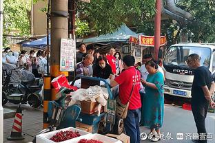 林德洛夫迎来曼联生涯250场里程碑，收获4球7助攻+1座联赛杯冠军